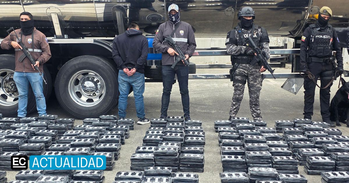 En Tulcán, dos detenidos con 2,3 toneladas de cocaína escondida en camiones