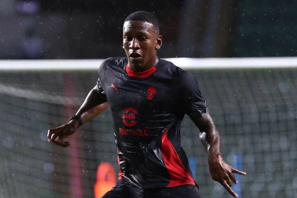 Pervis Estupiñán, lateral izquierdo ecuatoriano del AC MIlan.
