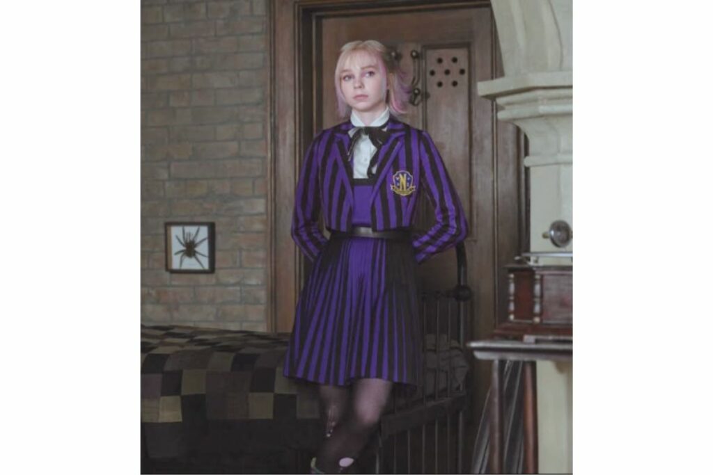 El uniforme de la Academia Nevermore.