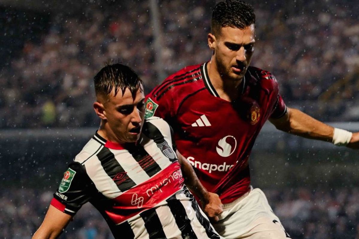 ¡Sorpresa en Inglaterra! Club de cuarta división eliminó al Manchester United en la Carabao Cup
