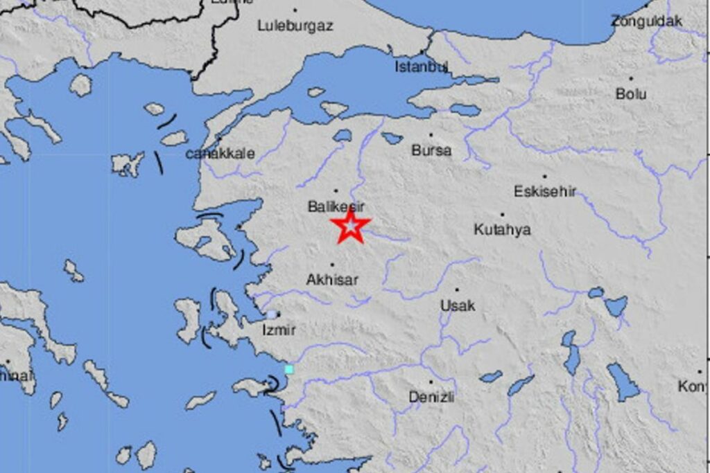 Un mapa de intensidad proporcionado por el Servicio Geológico de Estados Unidos (USGS) muestra la ubicación de un terremoto de magnitud 6,1 que sacudió el oeste de Turquía el 10 de agosto de 2025. El epicentro del sismo se registró a 11 kilómetros al sur-suroeste de Bigadic, a una profundidad de 10 kilómetros, según informó el USGS. Foto: EFE