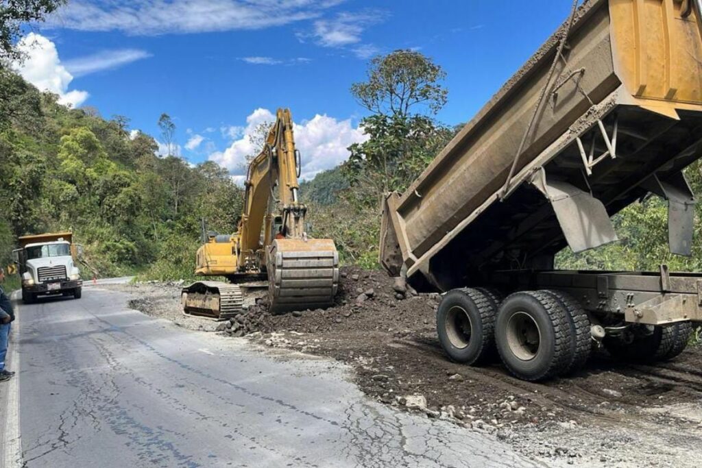 El 7 de agosto se ejecutaron trabajos de reconformación de la capa de rodadura en la vía E20, tramo Papallacta – Baeza. Foto: MTOP