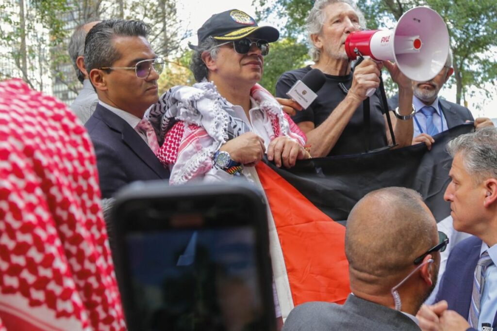 Águila no caza moscas. Pero las pone en su lugar.