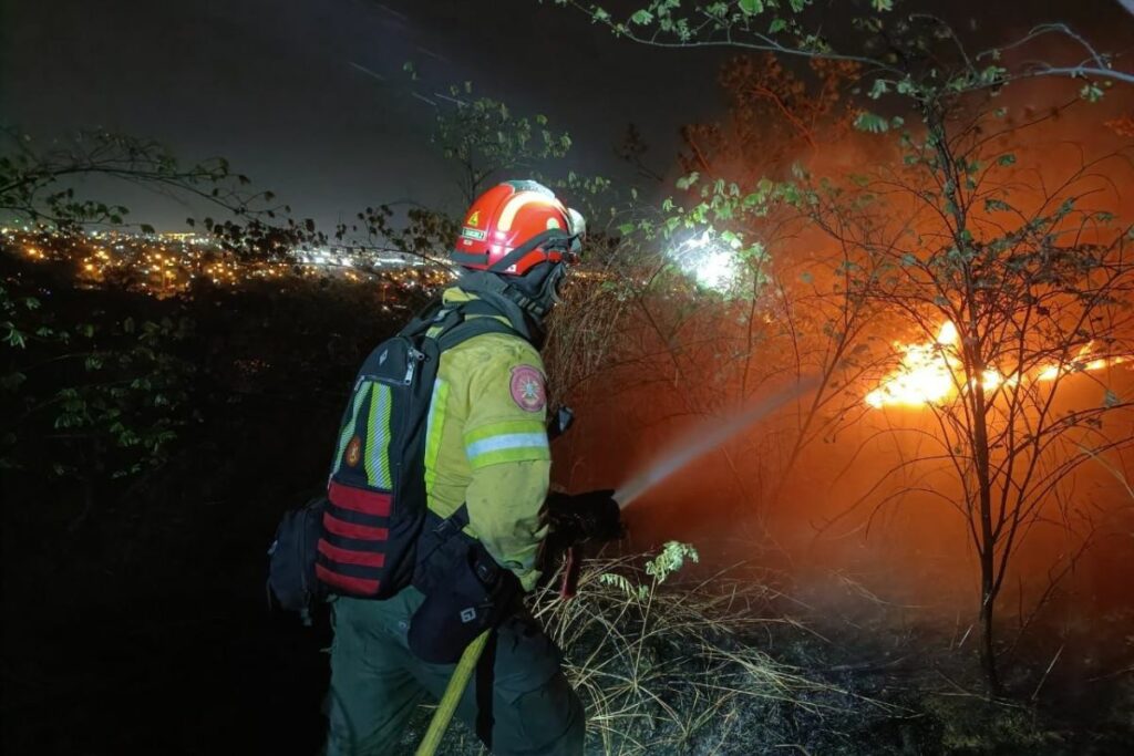 Bomberos de Guayaquil actualizaron la situación del cerro Colorado, en Guayaquil.