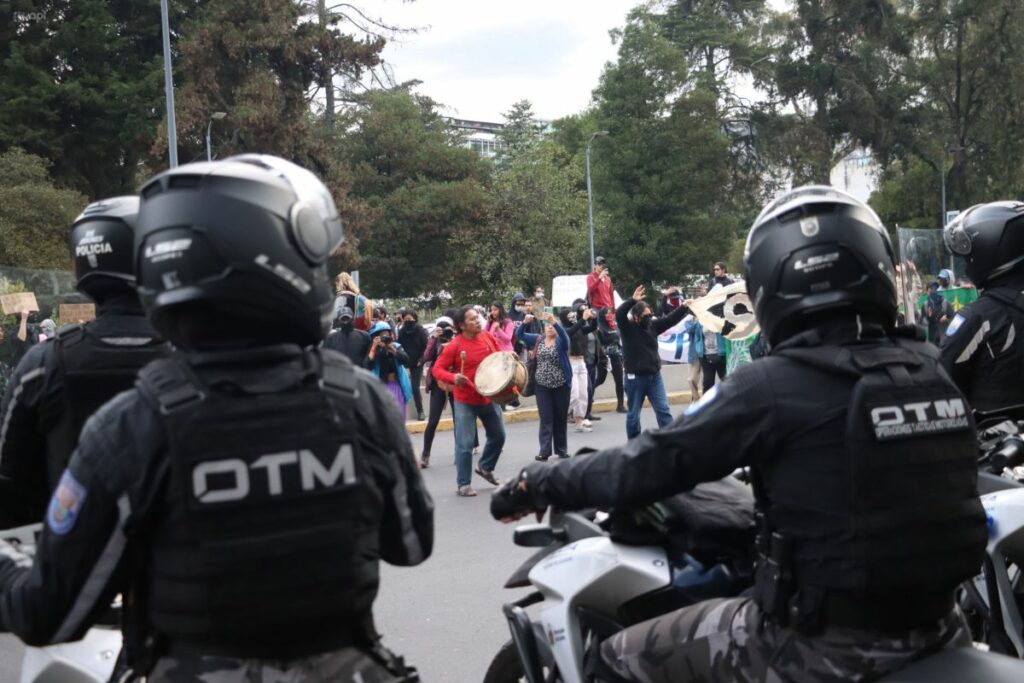 Manifestaciones se registraron en los exteriores de la Universidad Central, en Quito.