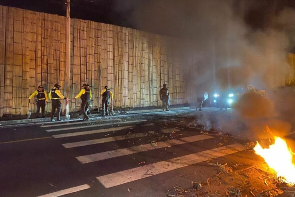 Varias protestas se registraron en vías de Pichincha.