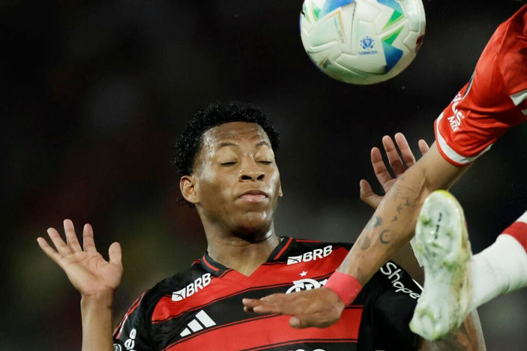 Gonzalo Plata fue expulsado ante Estudiantes de La Plata a los 81 minutos.