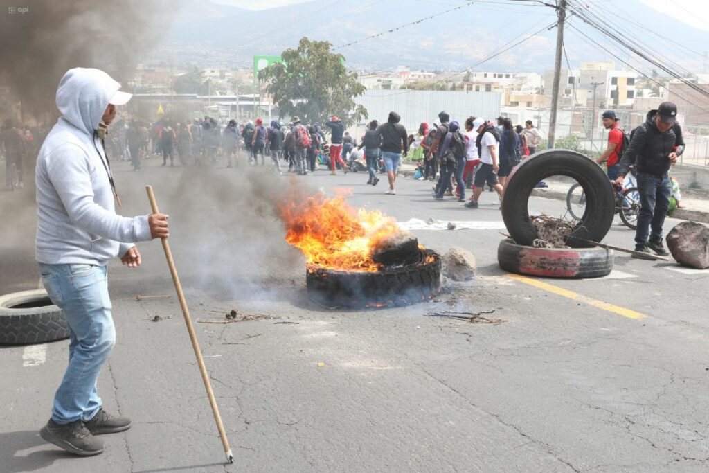 Según el Gobierno, en al menos, 10 provincias del Ecuador se redujo el consumo de diésel. Las manifestaciones continúan por la eliminación del subsidio.