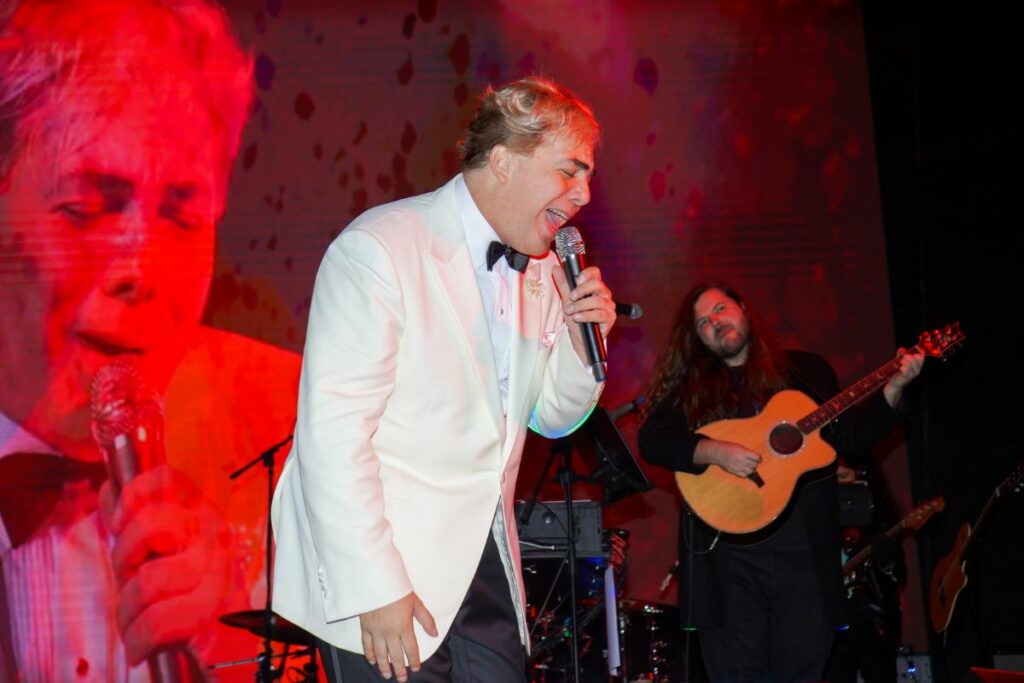 Cristian Castro se presentó en la Plaza de Toros Quito.