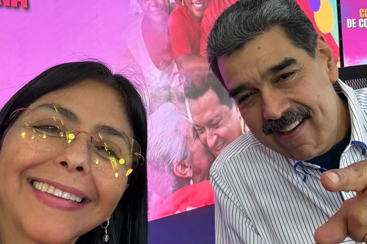 Delcy Rodríguez explota contra el Miami Herald y niega liderar Gobierno sin Nicolás Maduro