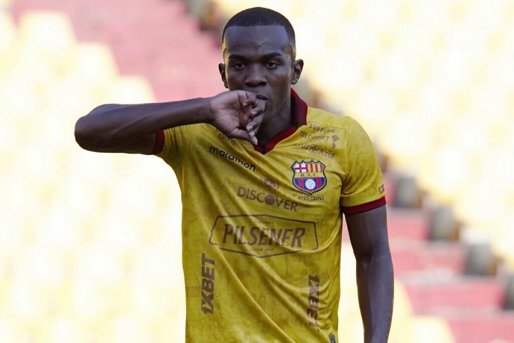 Jhonny Quiiñónez celebra su gol con Barcelona SC ante Libertad de Loja.