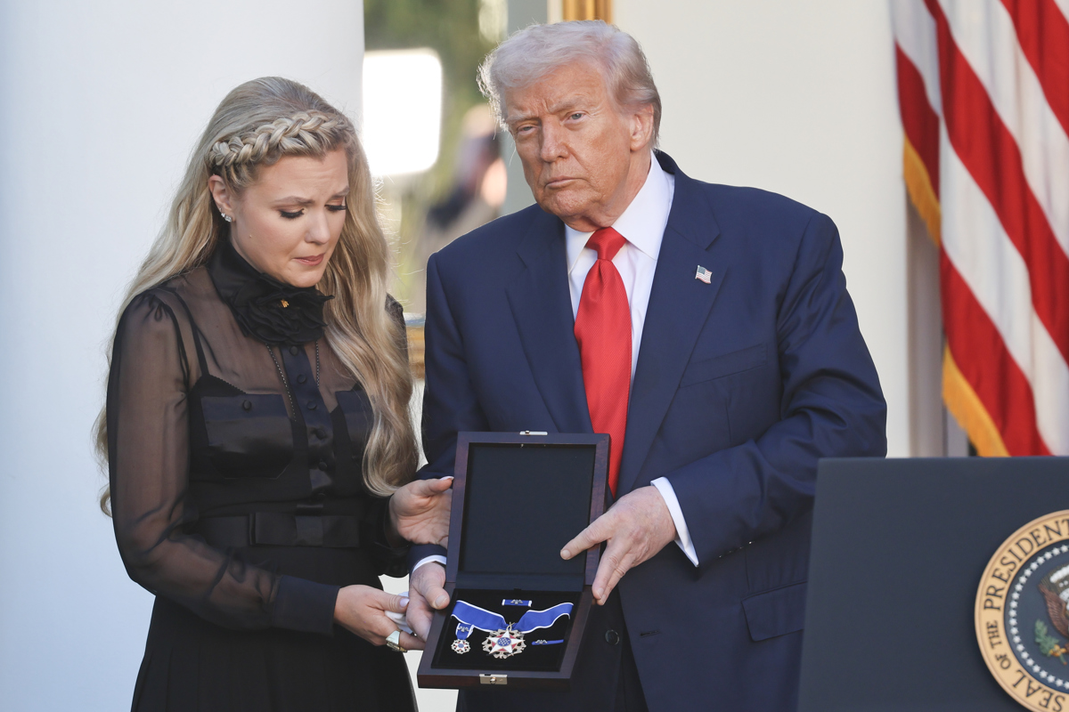 Donald Trump entregó de forma póstuma la Medalla de la Libertad a Charlie Kirk
