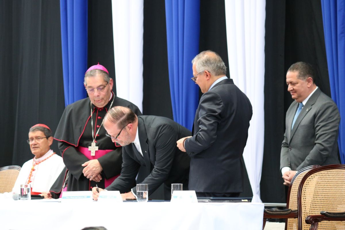 Carlos Ignacio Man-Ging asumió el rectorado de la PUCE