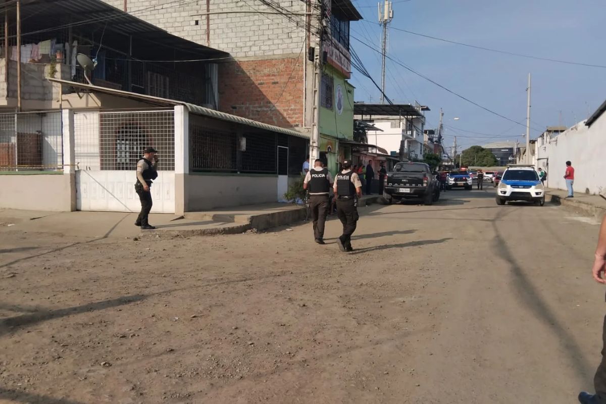 Asesinan a juez penal cuando llevaba a su hijo a la escuela en Manabí