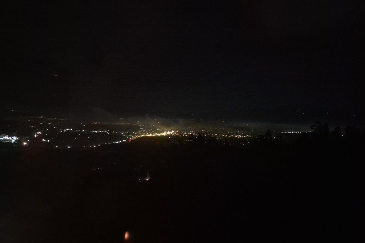 Apagones sorpresivos afectan a más de 10 barrios del norte de Quito este jueves