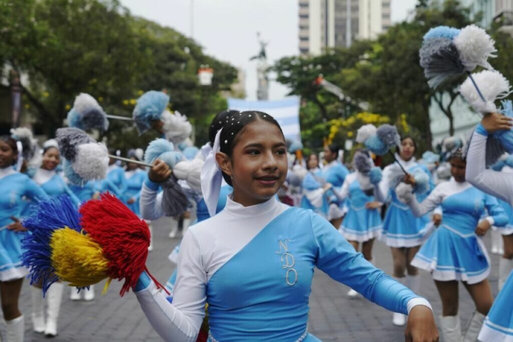 Por la Independencia de Guayaquil, en este octubre de 2025, se realizó un desfile estudiantil.