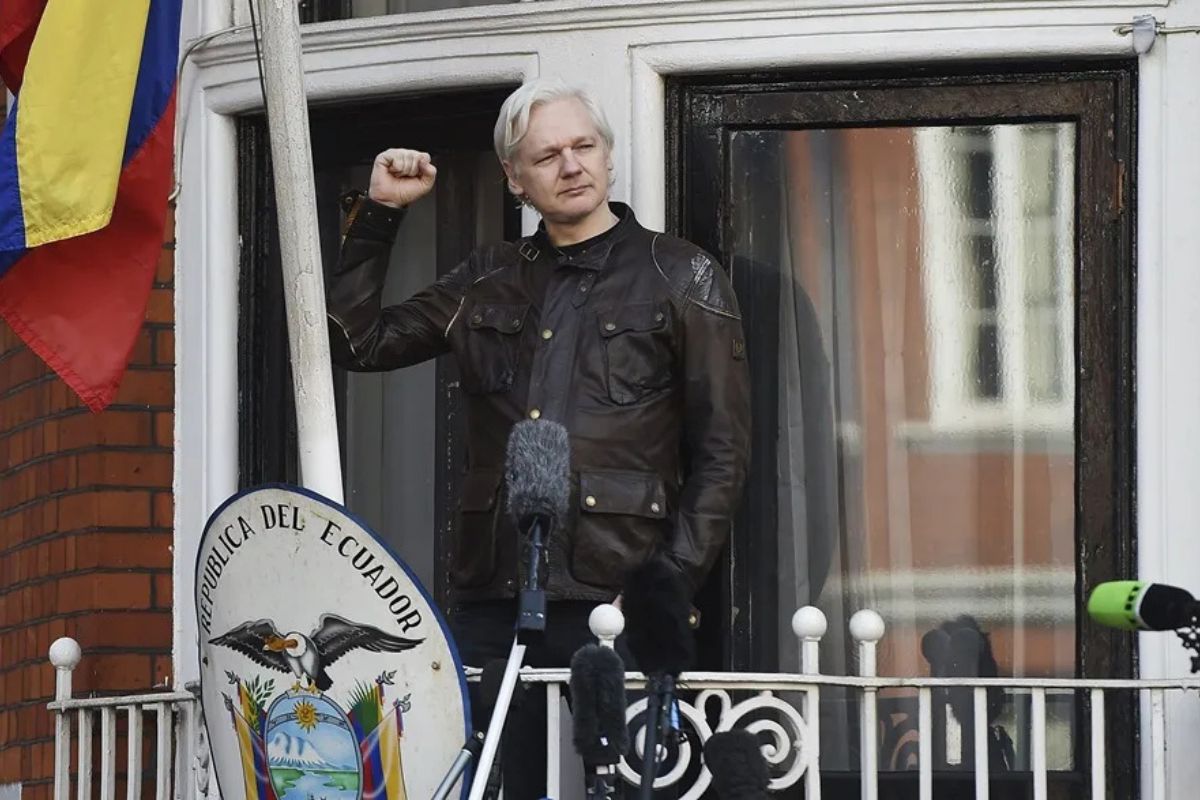 Julian Assange exige cárcel para empresario español que lo espió en Londres