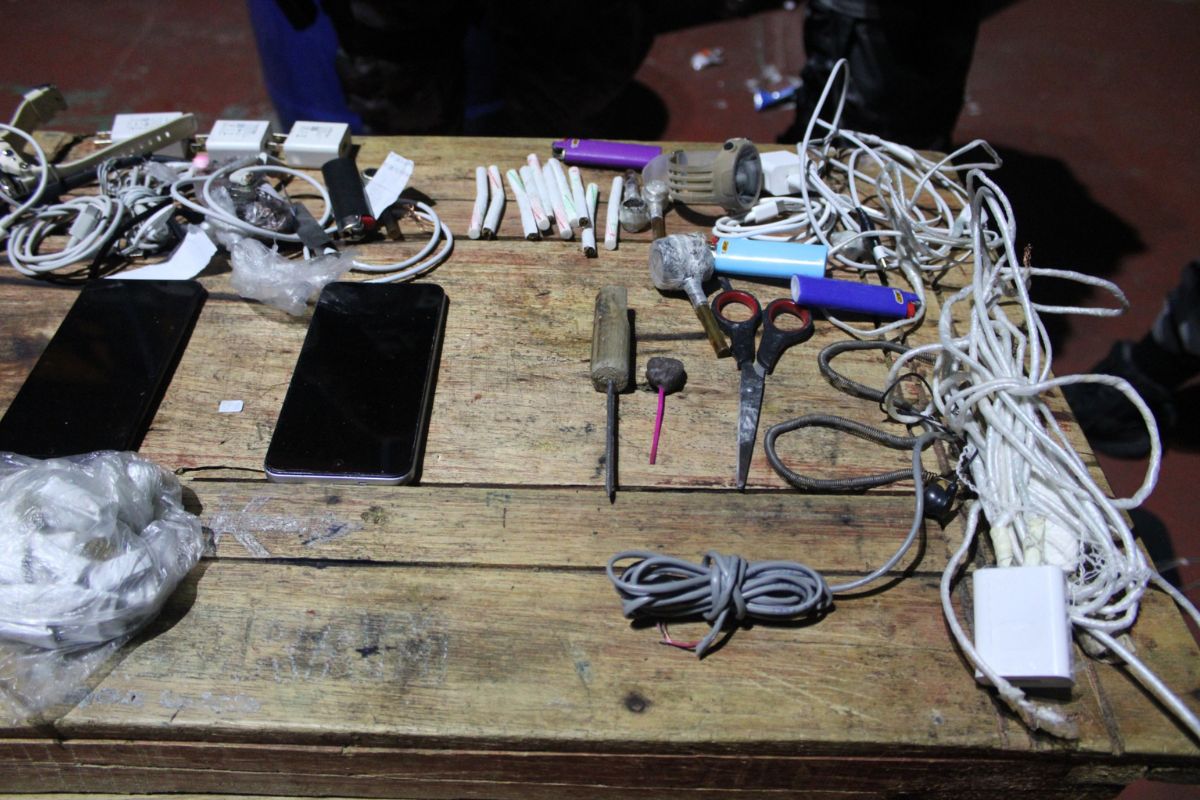 Militares intervienen dos cárceles de Ecuador y esto fue lo que descubrieron