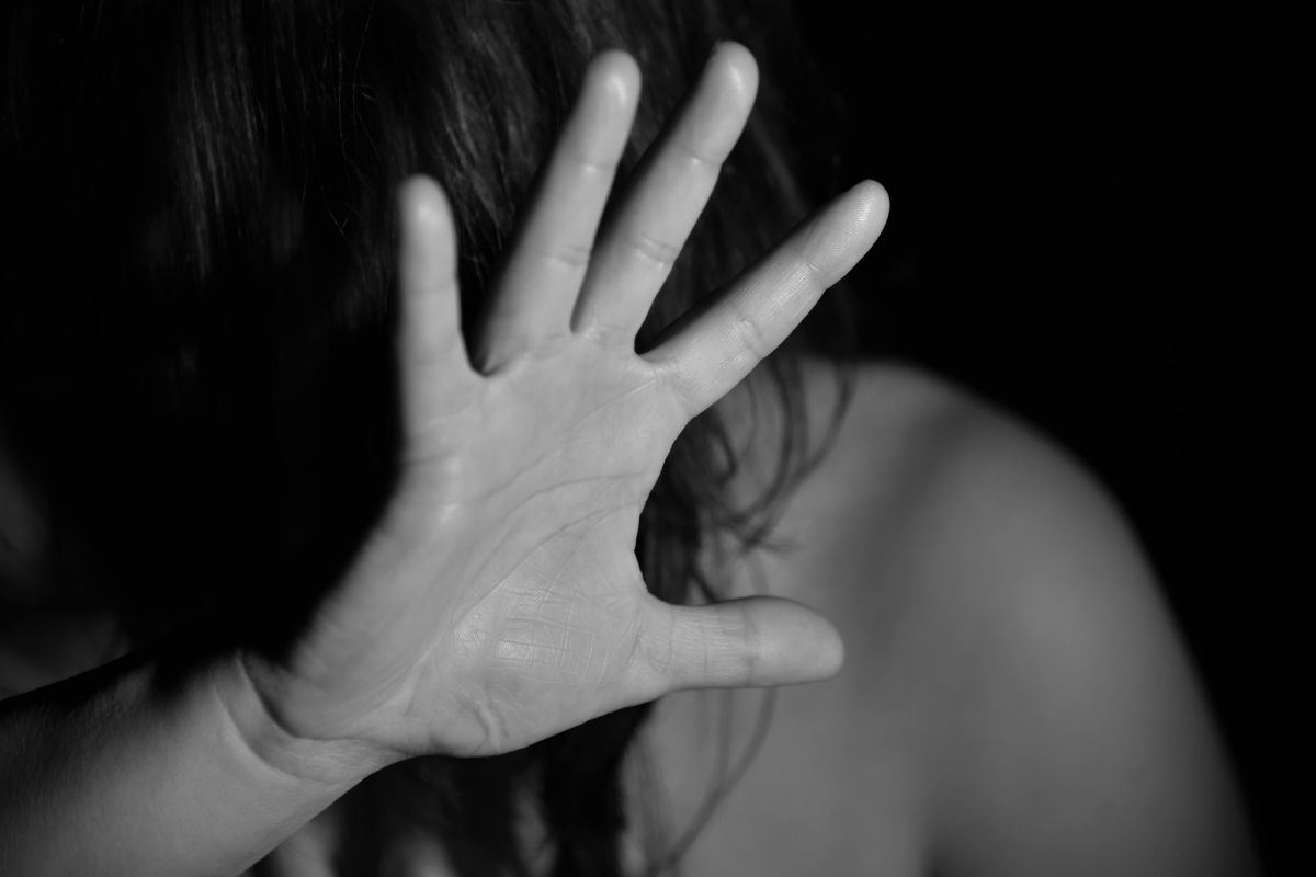 Padrastro abusó sexualmente de su hijastra y le ofreció dinero para silenciarla