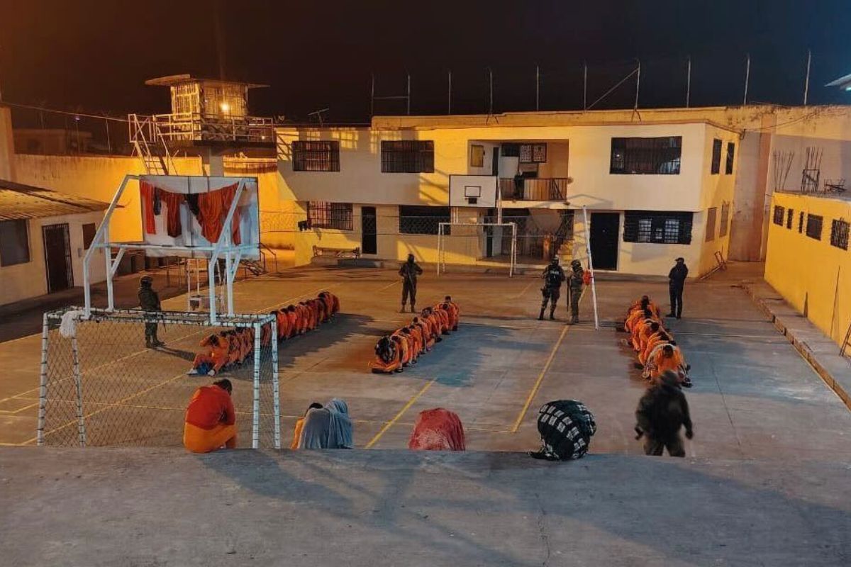 Fuerzas Armadas refuerzan el control en cárceles de Chimborazo y Bolívar