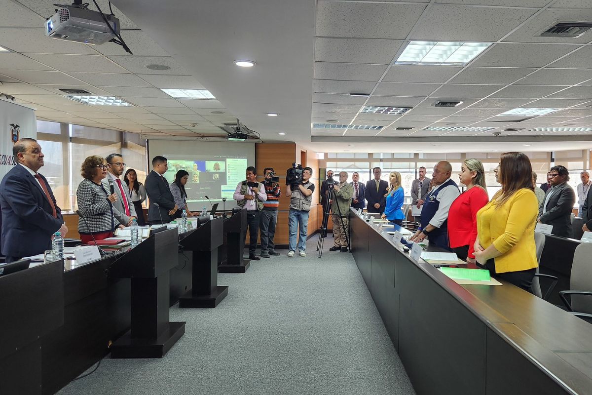 Gobierno propone aumento del salario básico unificado para 2026 en Ecuador