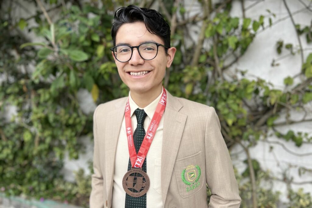 Keny Carlosama ganó medalla de bronce en la IMO, en 2023. 