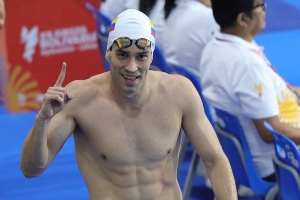 Esteban Enderica se coronó con el oro bolivariano en los 1500 metros