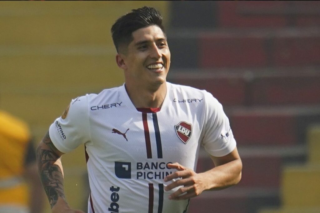 Fernando Cornejo de Liga de Quito celebra su gol frente a Barcelona SC.