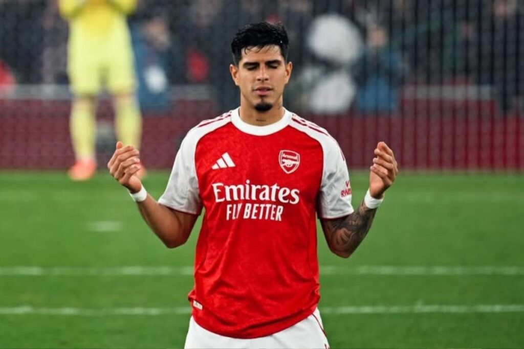 Piero Hincapié, defensa ecuatoriano del Arsenal, antes de jugar en Champions ante el Bayer Múnich.