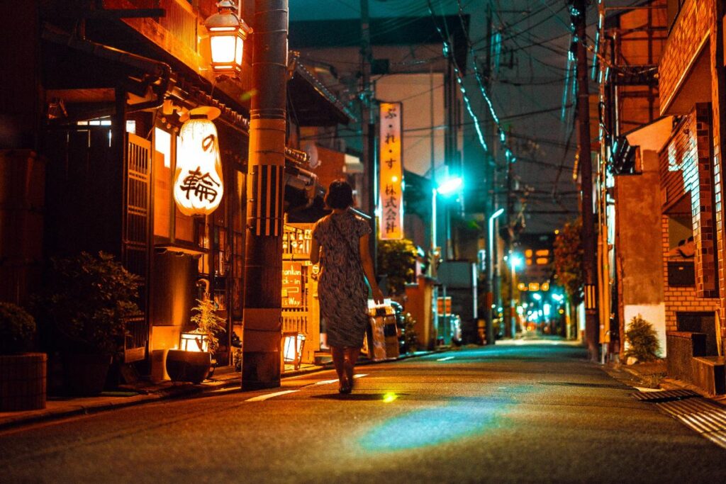 Los johatsu o 'evaporados' son personas que eligen desvanecerse sin dejar rastro físico ni virtual. Pexels