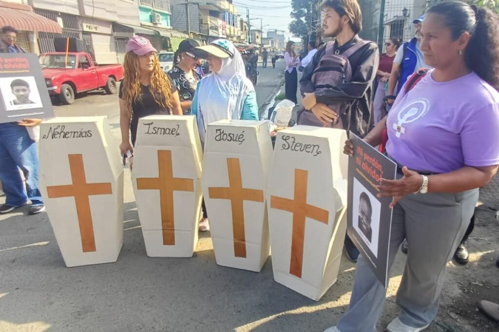 Guayaquil marcha por un año sin los cuatro niños de Las Malvinas - El  Comercio