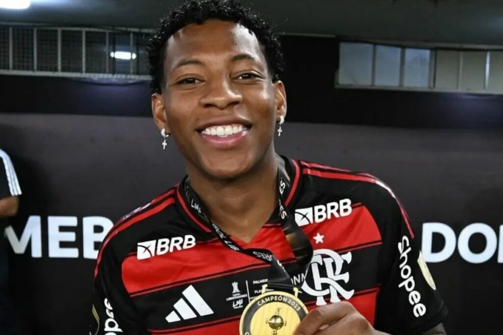 Gonzalo Plata tras ganar la Copa Libertadores con Flamengo antes de jugar la Copa Intercontinental.