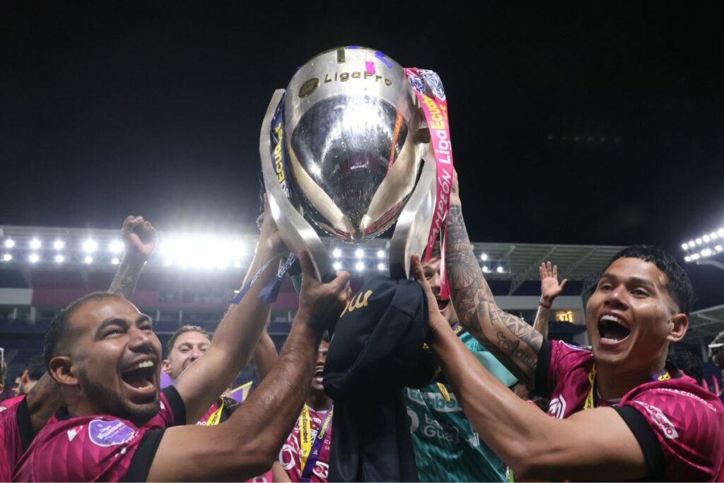 Quito tiene 31 títulos del campeonato ecuatoriano y Guayaquil 31.