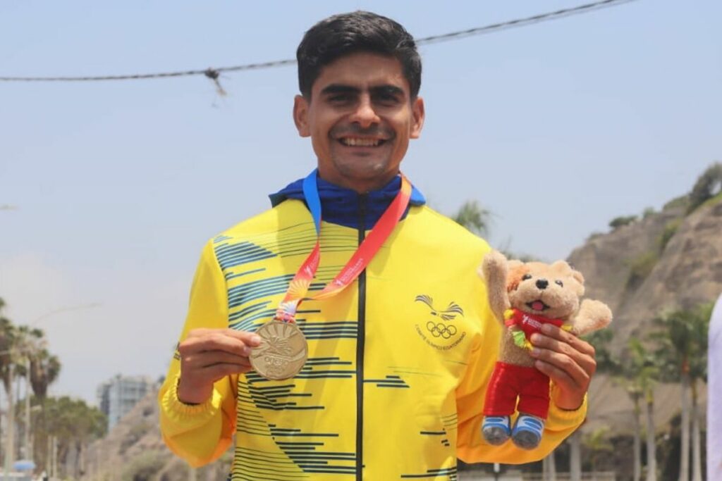 Jordy Jiménez con la medalla de oro en los Juegos Bolivarianos.