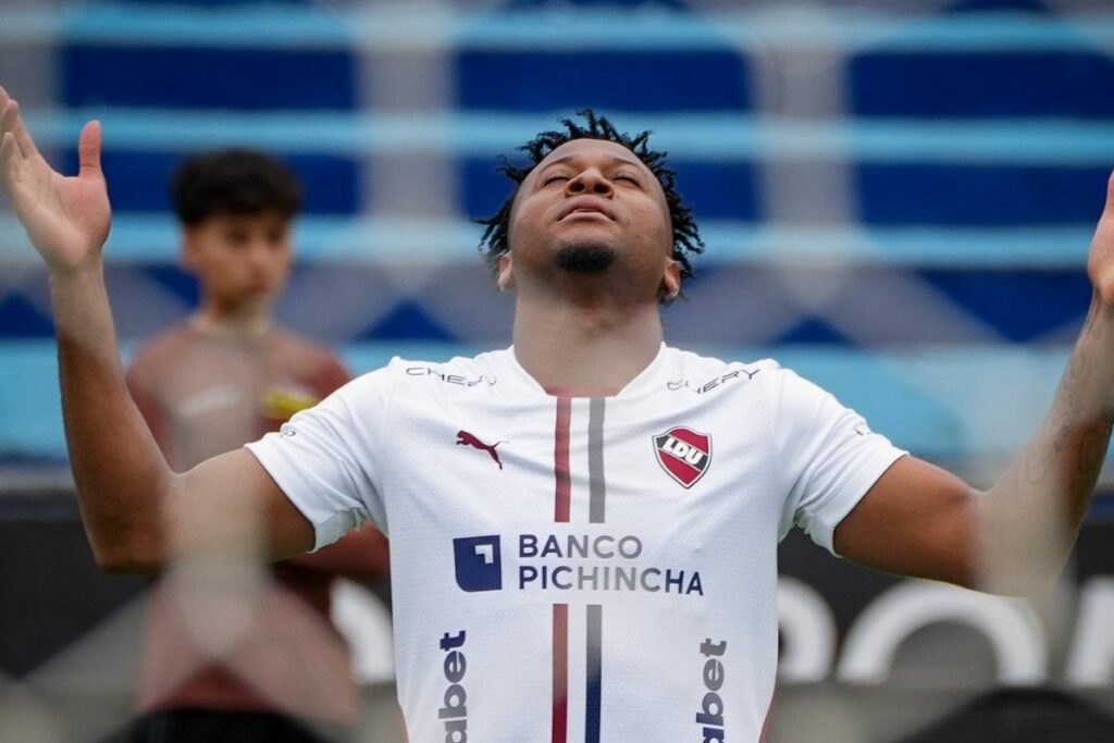 Gol histórico: Futbolista ecuatoriano marca en 17 segundos