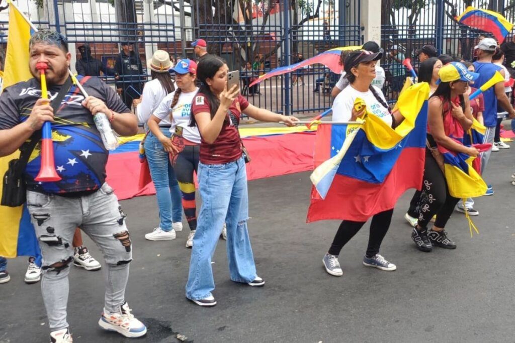 Con música, baile y cornetas, la celebración se extendió por más de tres horas. Foto: Juan Carlos Holguín