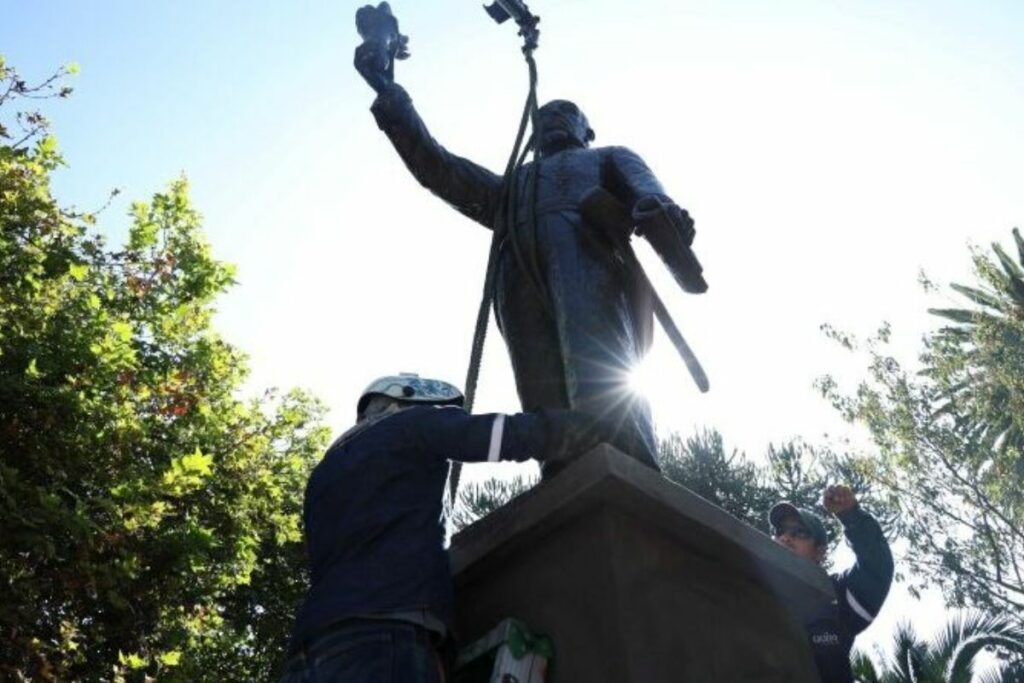 El monumento a Eloy alfaro fue devuelto a El Ejido, luego de su restauración.