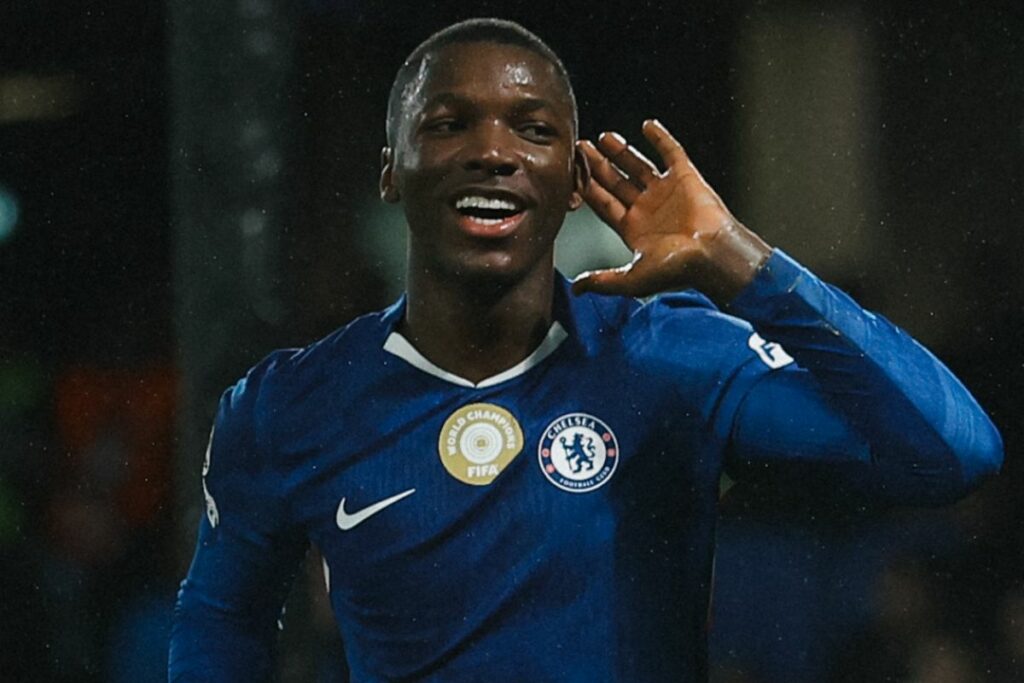 Moisés Caicedo celebra su gol en la UEFA Champions League con el Chelsea ante el Pafos.