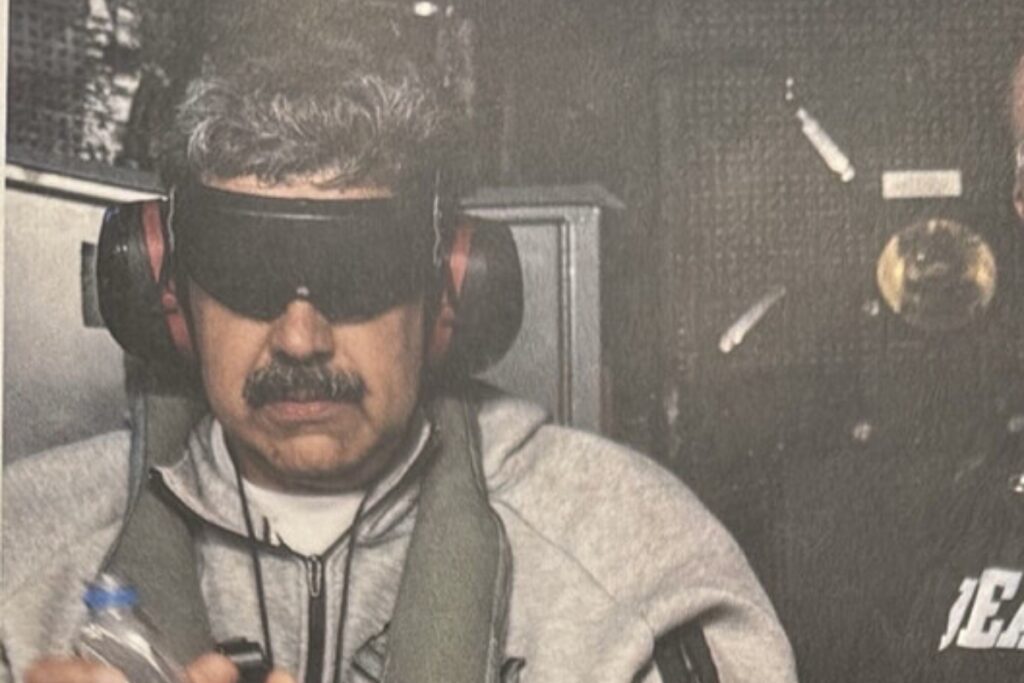 Nicolás Maduro fue capturado durante una operación militar de Estados Unidos en Caracas y trasladado bajo custodia al buque USS Iwo Jima.