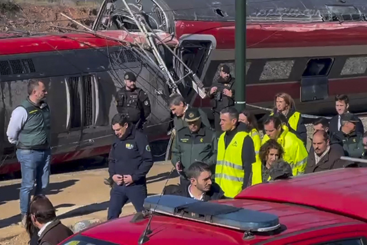 Siniestro de trenes en el sur de España deja 45 fallecidos y decenas de ...