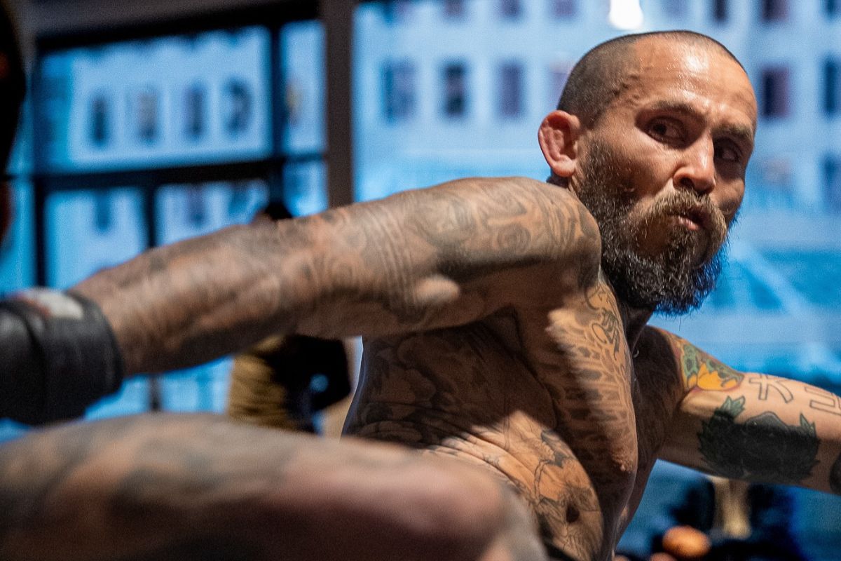マーロン・チト・ベラは雪の中でロッキーのようにトレーニングし、力強くUFCに復帰する
