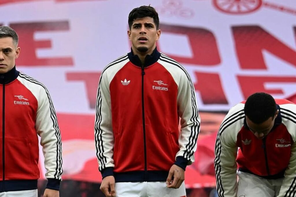 Piero Hincapié en uno de los partidos con el Arsenal en febrero.