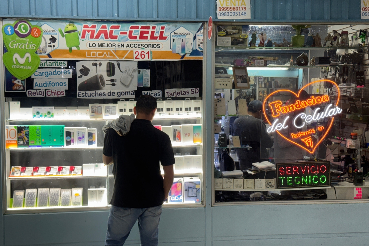 ¿Por qué el Montúfar no logra controlar la venta de celulares robados en Quito?