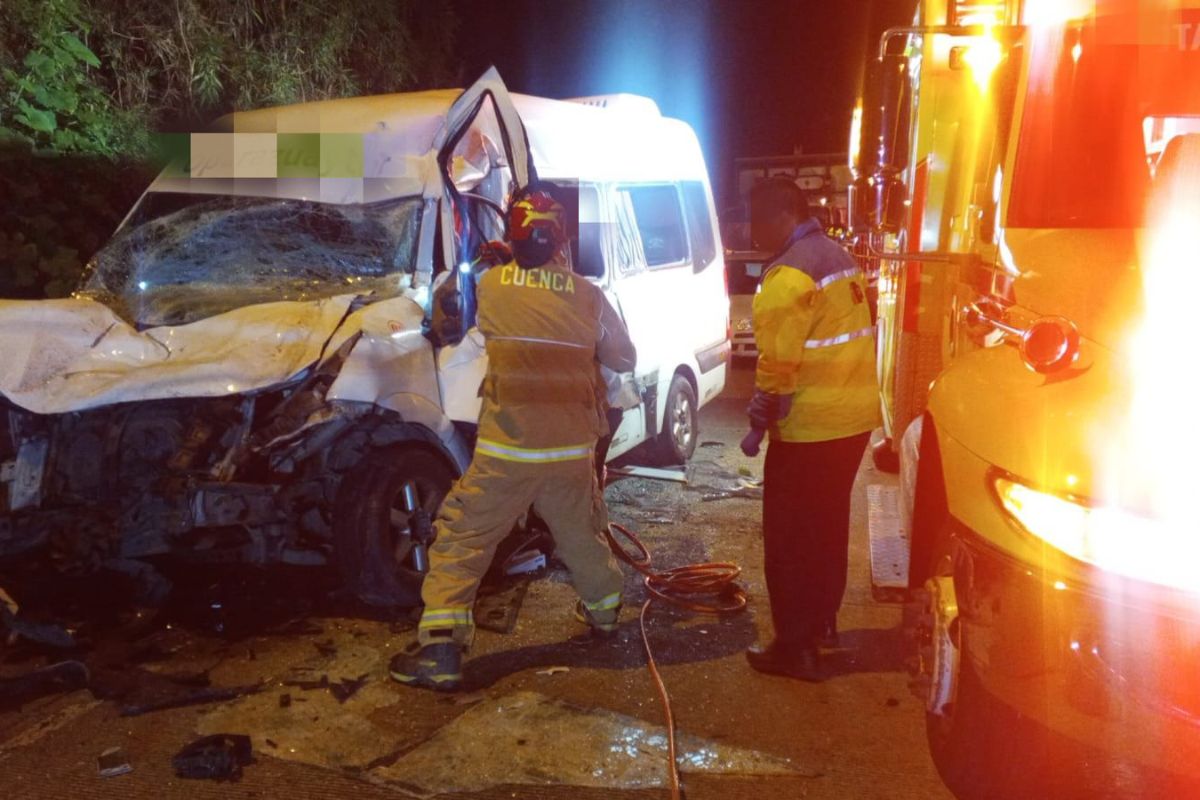 Un muerto y siete heridos en choque en la vía Cuenca–Molleturo este ...
