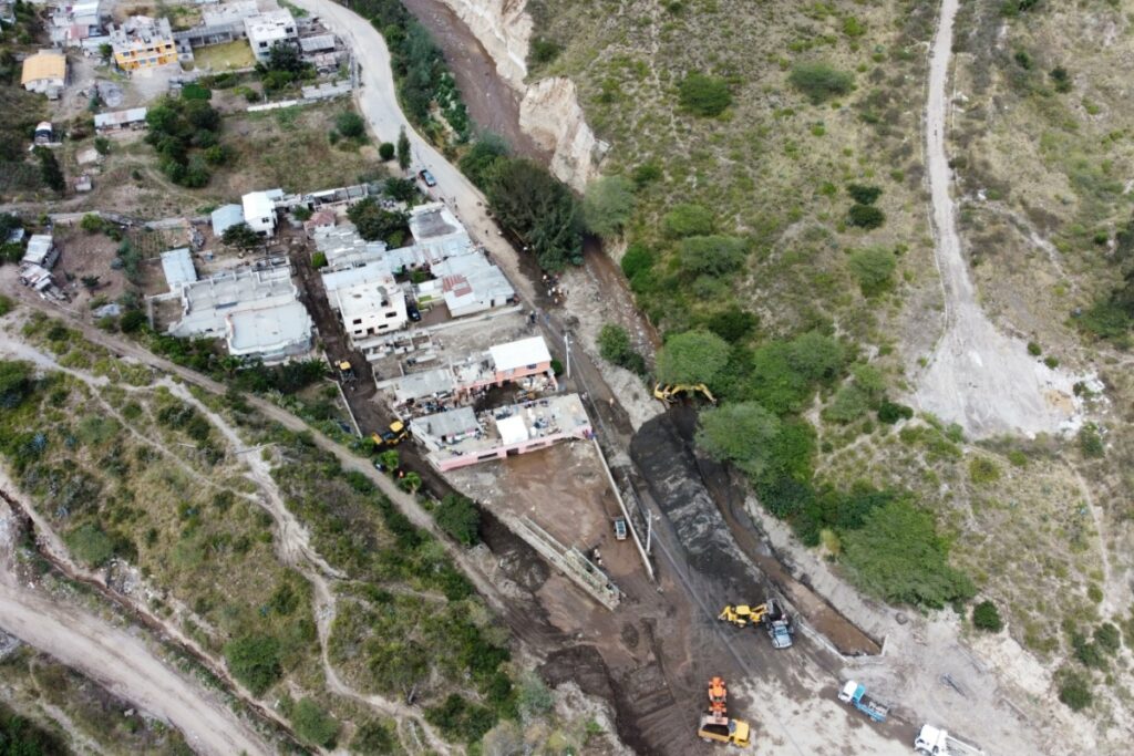 Flujo de lodo en Santa Clara del Común, norte de Quito, en 2023. Foto: Camilo Zapata