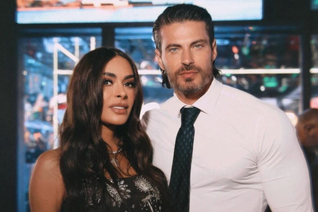 Así reapareció Galilea Montijo con su novio tras las controversias por su rostro. 