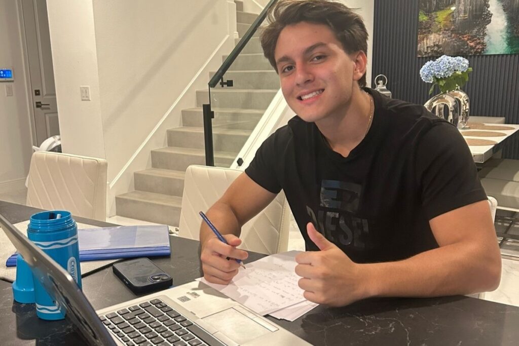 Luis Fernando Zavala es autodidacta y disfruta de la teoría de números. 