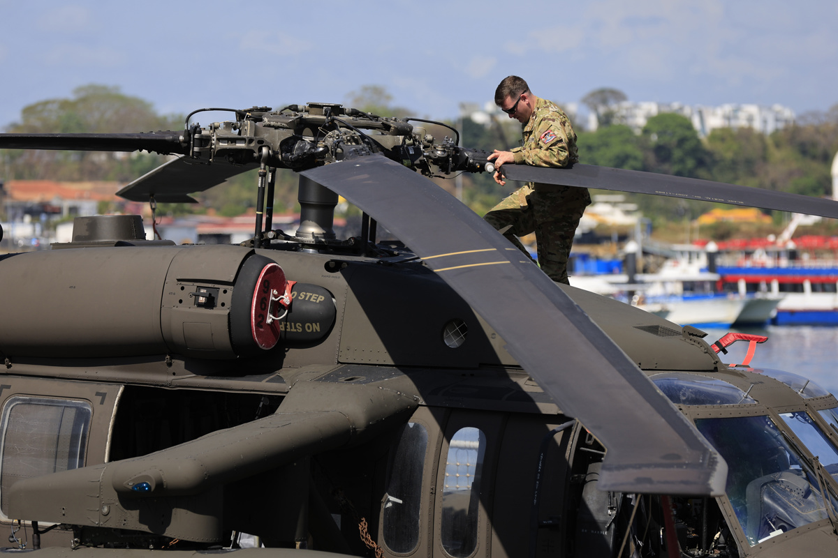 Ecuador participa en ejercicios con portaaviones nuclear de EE.UU. en Panamá