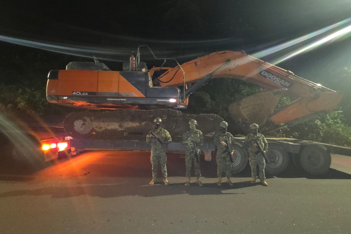 Ejército ejecutó operativo contra minería ilegal en Pastaza y retuvo maquinaria