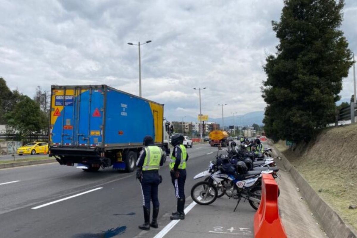 Reordenamiento vial en Quito: carga pesada limitada en ejes estratégicos